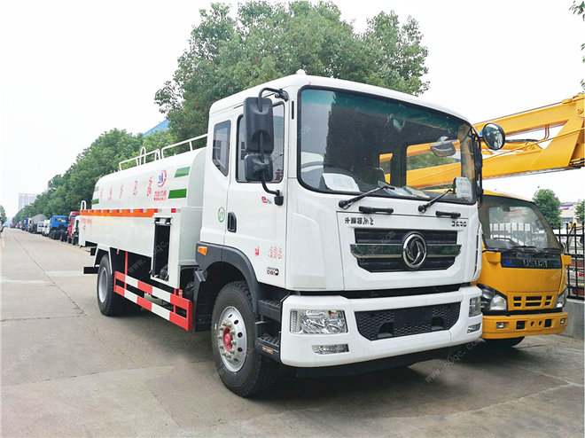 東風(fēng)多利卡D9高壓清洗車