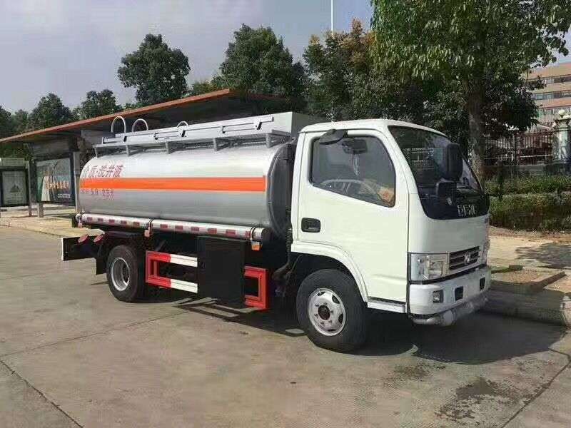 國五東風(fēng)5噸小型加油車