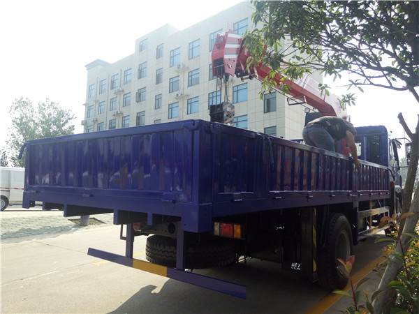 東風柳汽乘龍8噸隨車吊 東風柳汽乘龍8噸隨車吊