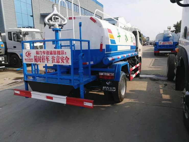 東風福瑞卡灑水車