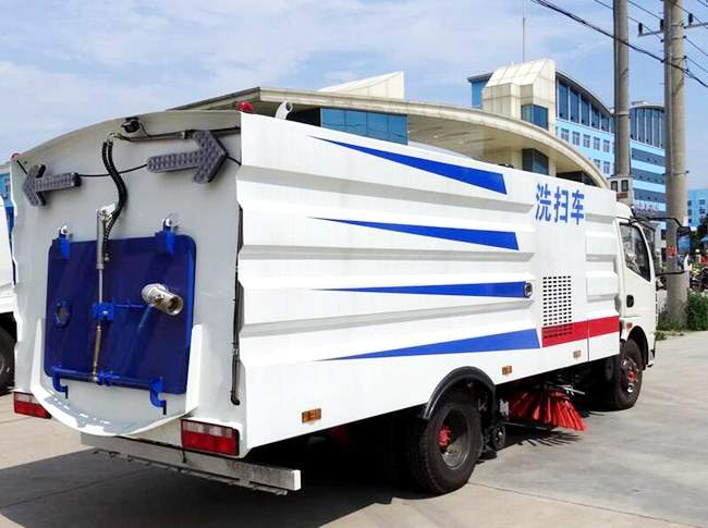 東風(fēng)多利卡D7洗掃車(chē)