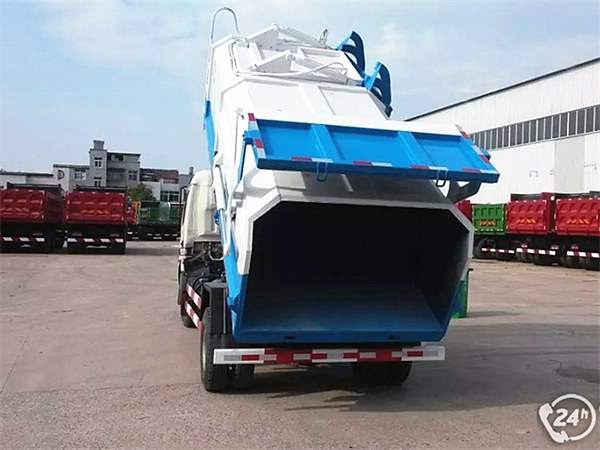 國五東風(fēng)自裝卸式垃圾車