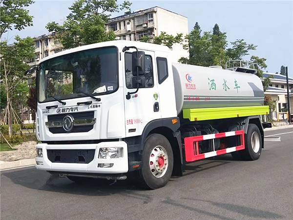 選購(gòu)礦用工地灑水車,記住幾點(diǎn)買(mǎi)的安全又好用