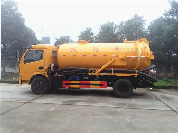 東風(fēng)多利卡6方吸污車
