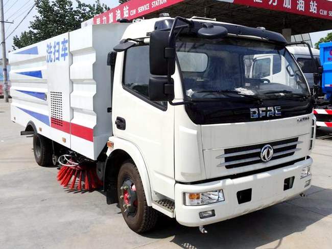 東風(fēng)多利卡洗掃車(chē)