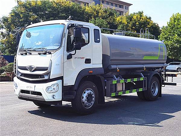環衛灑水車能清潔衛生降溫，很多人對灑水車產生一些意見